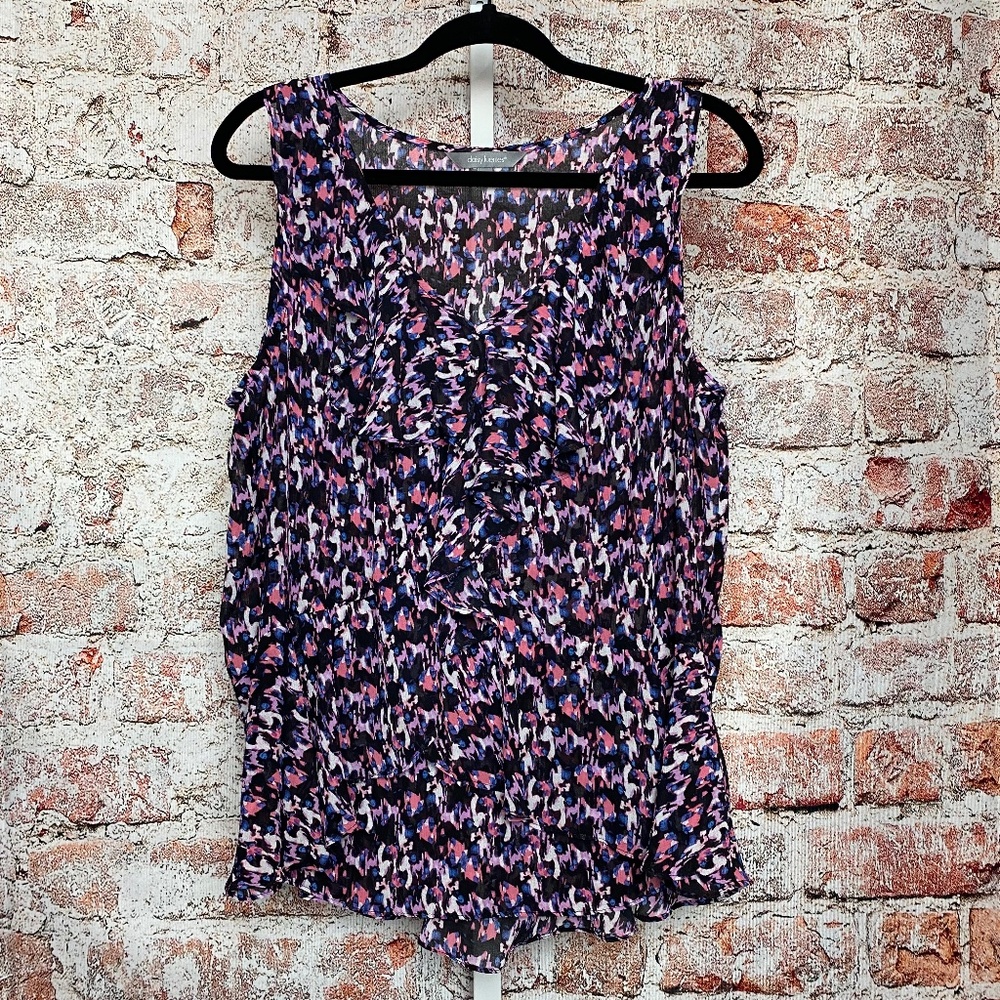 Daisy Fuentes Womenʻs Sleeveless V-neck Ruffle Front Blouse Large